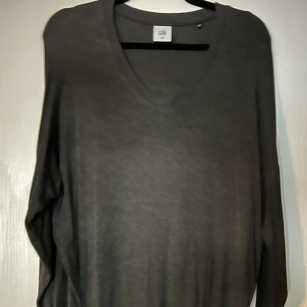 Cabi Serenity Tee Vneck #3052 charcoal heather size Medium
